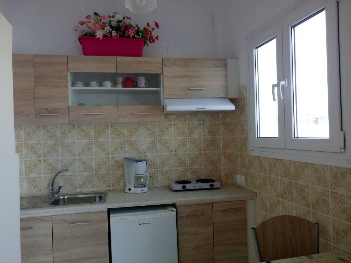 Meletis * Parikia (Paros)